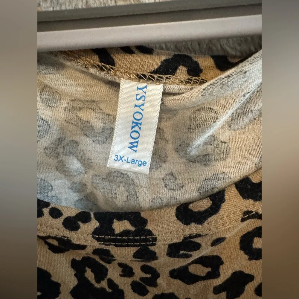 Short Sleeve Top with pockets from Amazon 3X - Picture 3 of 7